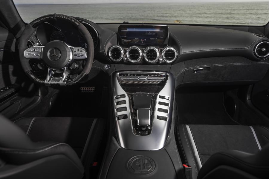 Торпедо Mercedes-AMG GT C (C190) 2019 года  (NA) (фото 11 из 45)